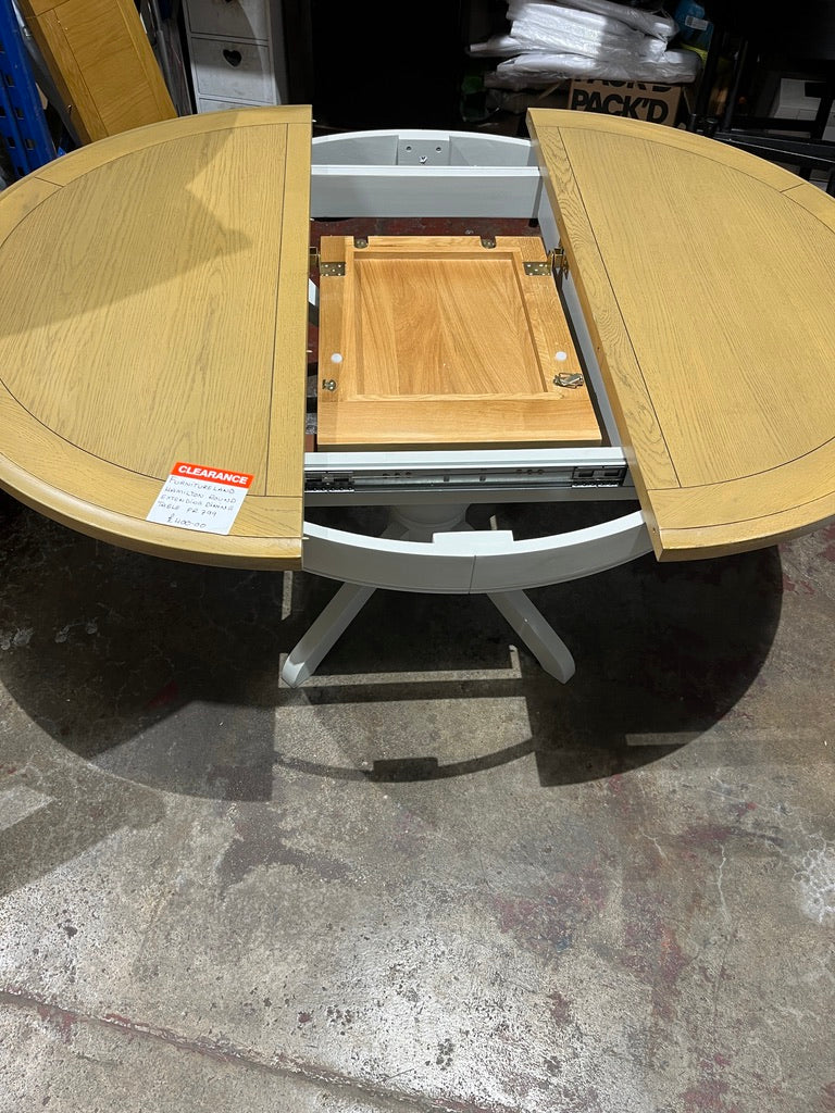Hamilton round dinning table